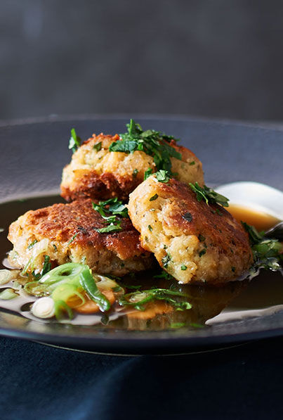 Tiroler Kaspressknödel im Sud | Rezepte | HIT